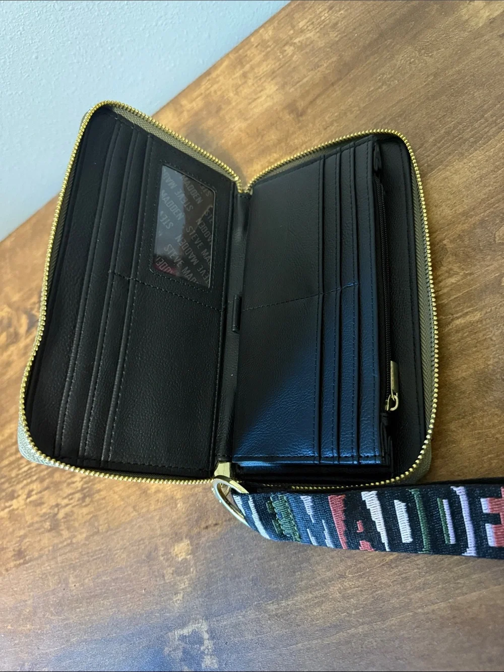 Steve Madden Zip wallet
